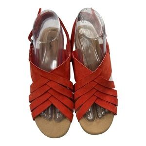 Clarks Giselle Glow Grenadine Nubuck Wedge Sandals (Women's) Preowned Size 9Wide